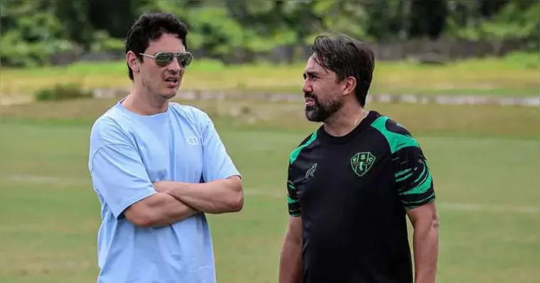 cameraApesar de sofrer pressão por todos os lados, Roger Aguilera quer dar mais uma chance a Luizinho Lopes no comando do Paysandu. | Matheus Vieira/Paysandu