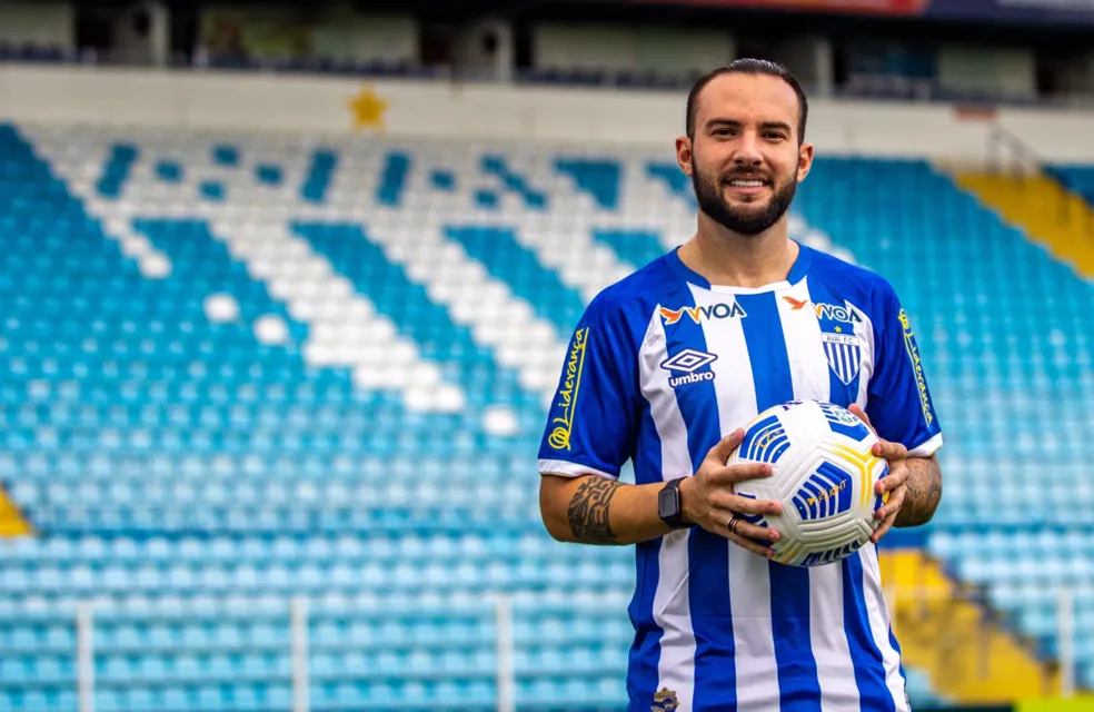 Giovanni Piccolomo é o primeiro reforço do Paysandu para a temporada 2025, vindo do Avaí.