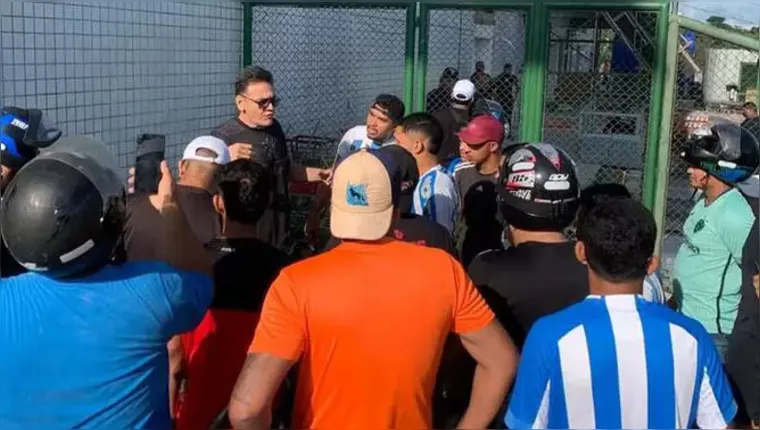 protesto-torcida-do-Paysandu Batalha de Mosaicos no Re-Pa: Youtuber Português Reage ao Espetáculo das Torcidas de Remo e Paysandu