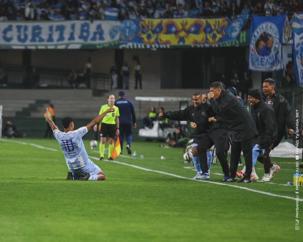 522212117_18522076873049693_662744818973235564_n-1024x820 Torcida do Paysandu da show em curitiba! 7 imagens que marcaram a noite!