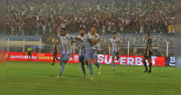 Marcelinho e Marlon, os goleadores do Paysandu nesta noite na Curuzu | (Mauro Ângelo / Diário do Pará