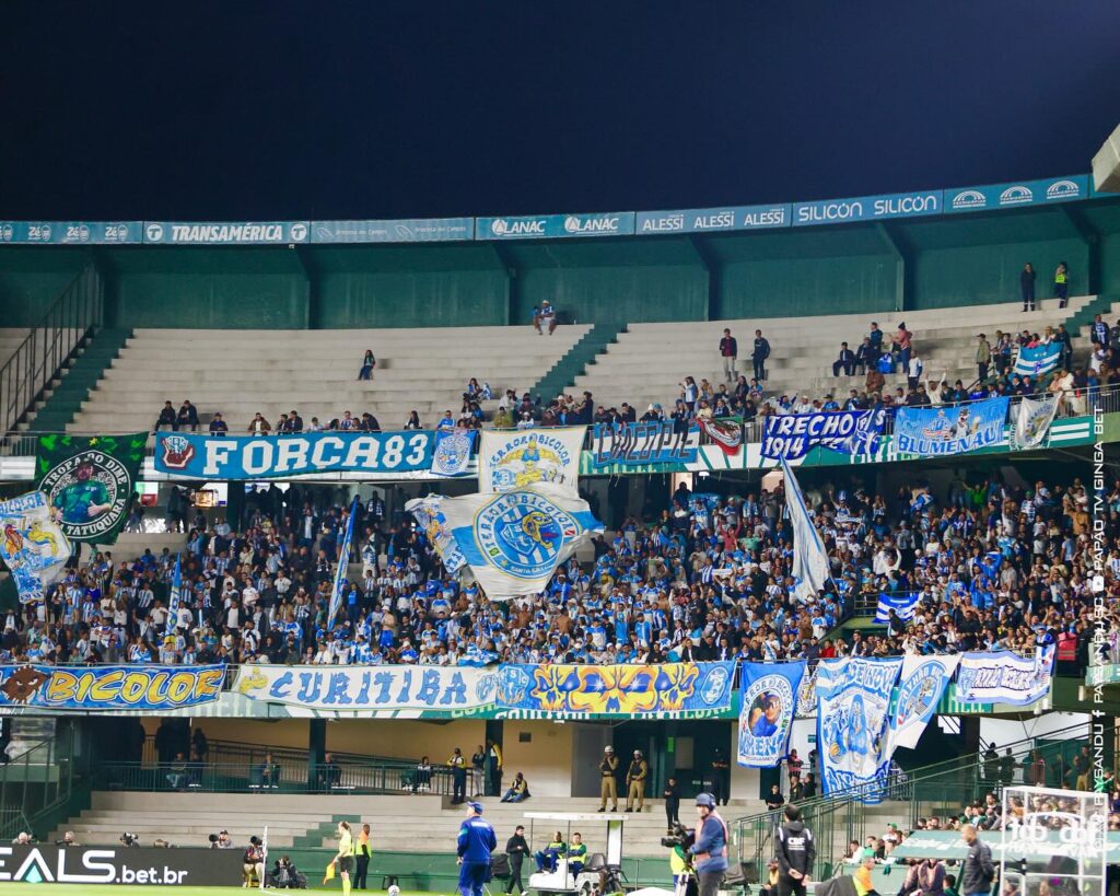 torcida-1024x819 Torcida do Paysandu da show em curitiba! 7 imagens que marcaram a noite!
