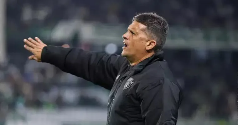 Paysandu alcança nove jogos de invencibilidade sob o comando de Claudinei Oliveira, superando as marcas de 1991 e 2015. | Jorge Luís Totti/Paysandu