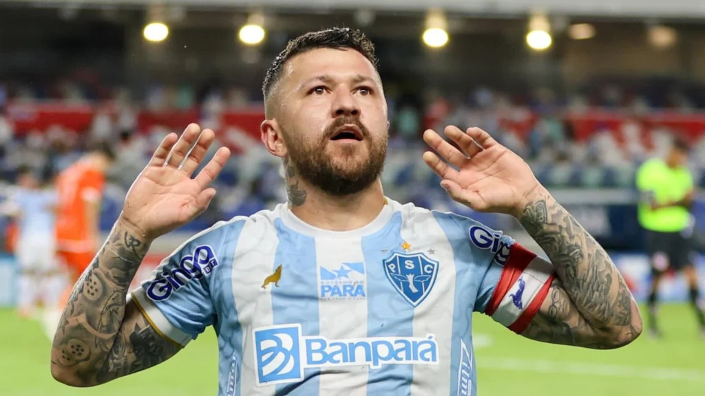 Rossi-atacante-paysandu Marcelo Sant’Ana avalia futuro de Rossi no Paysandu e destaca necessidade de diálogo