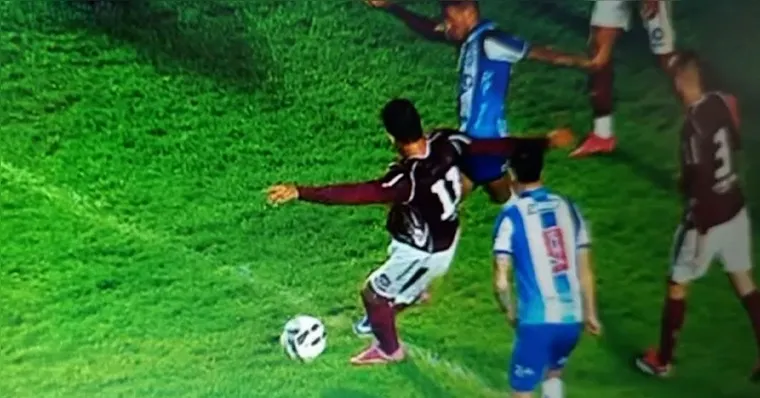 Pego recebeu um chute no tornozelo | SportyNet