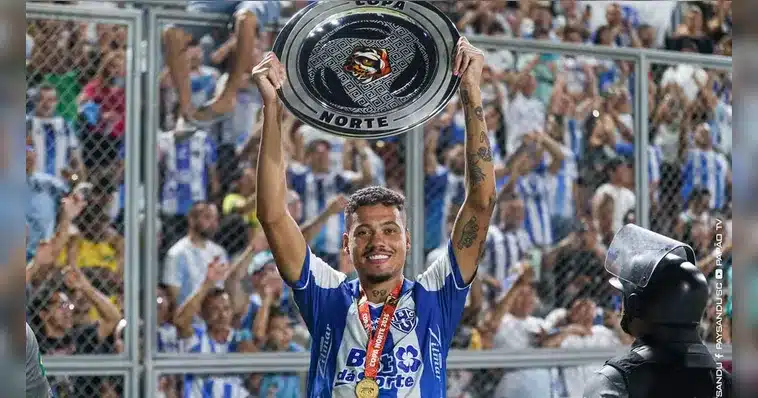 Kleiton comemorando gol (