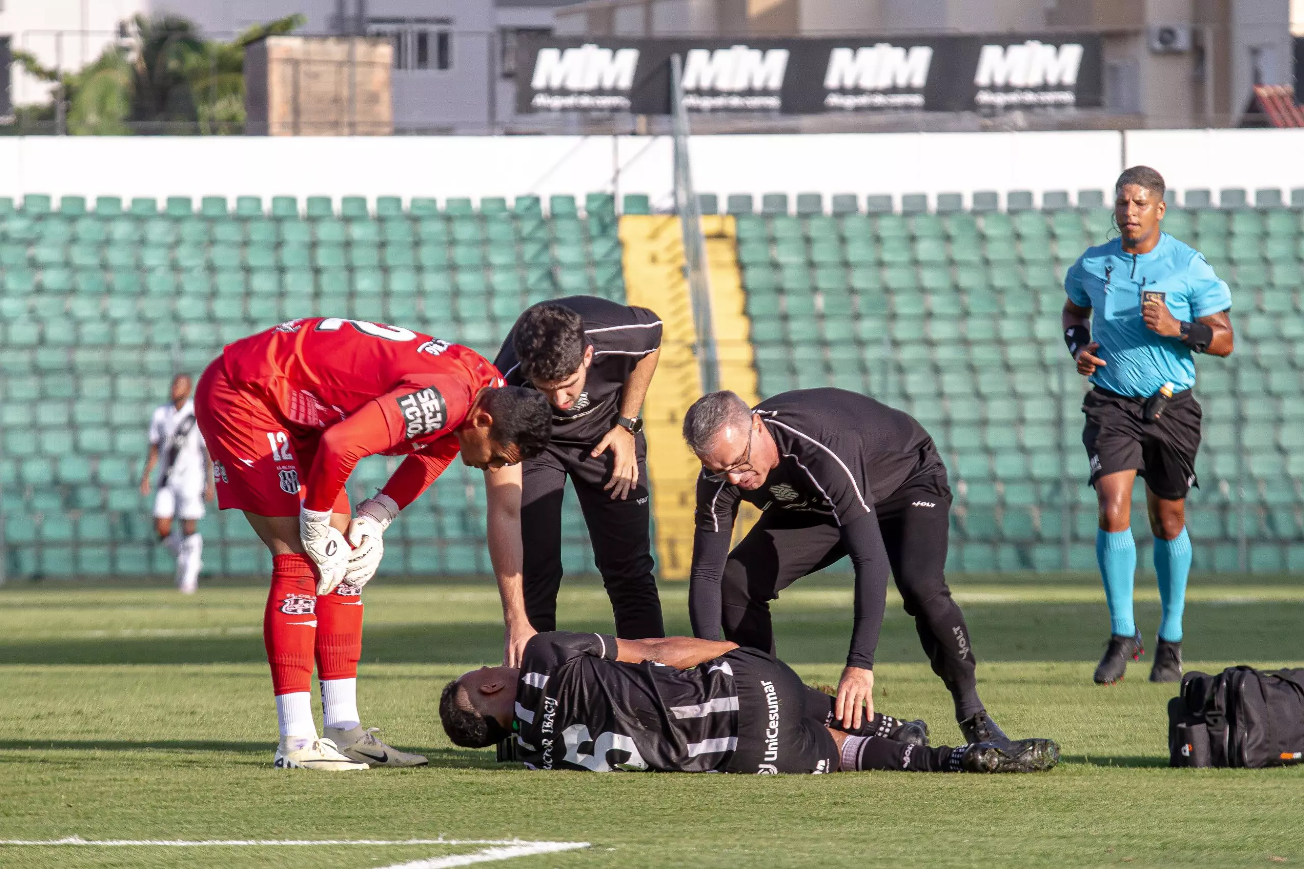 Breno se pronuncia após lesão de Matheus Vargas e pede desculpas ao Paysandu